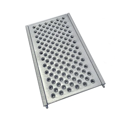 CAIXA COM 8 GRELHAS EM ALUMINIO FURADA 15X25 ALUMINIO